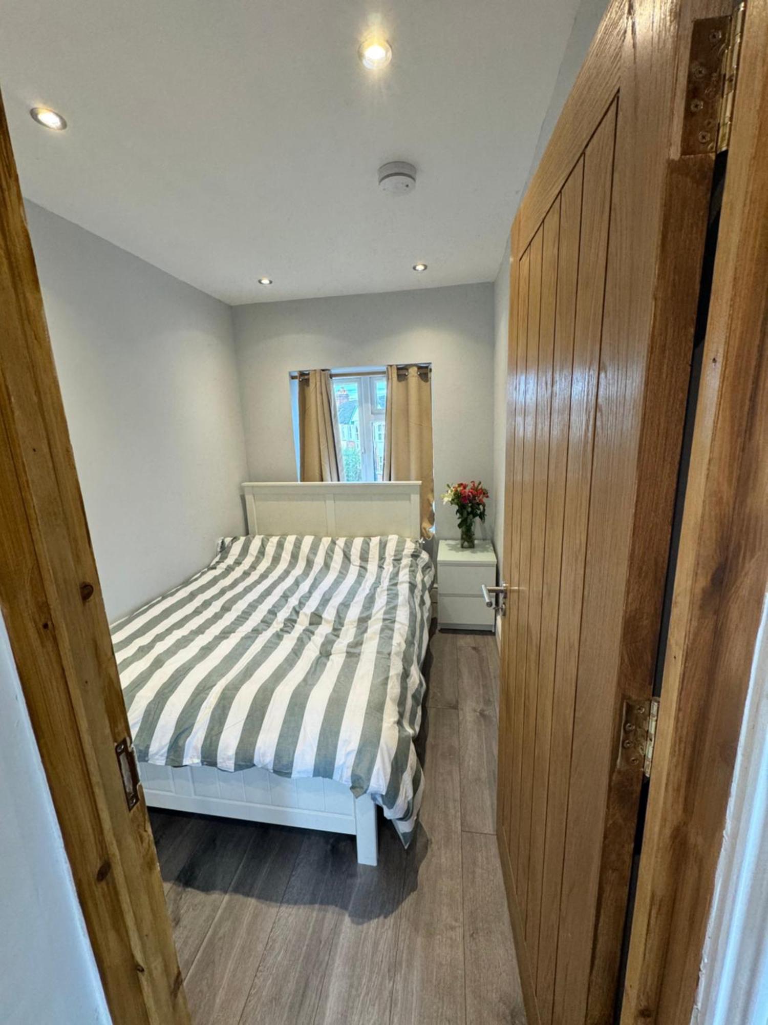1 Bed With Kitchenette And Bathroom Oxford Exterior photo